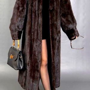 Stunning Flawless Mink Fur Coat!